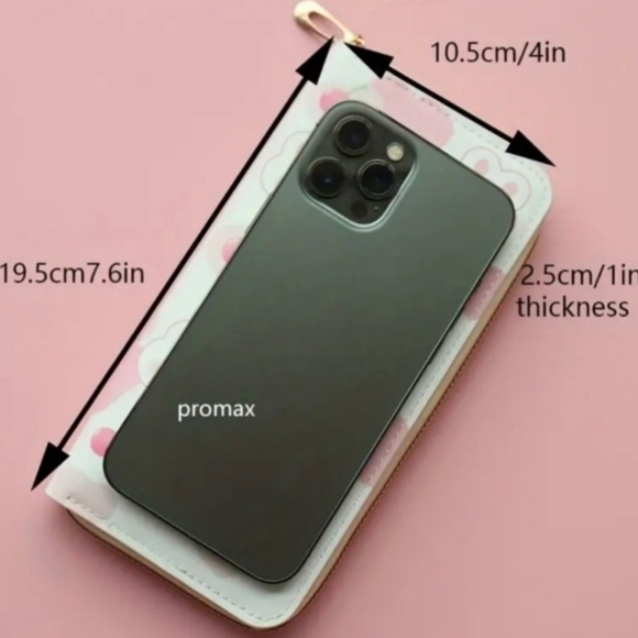 Hello Kitty White & StrawberryWallet - Picture 2 of 3